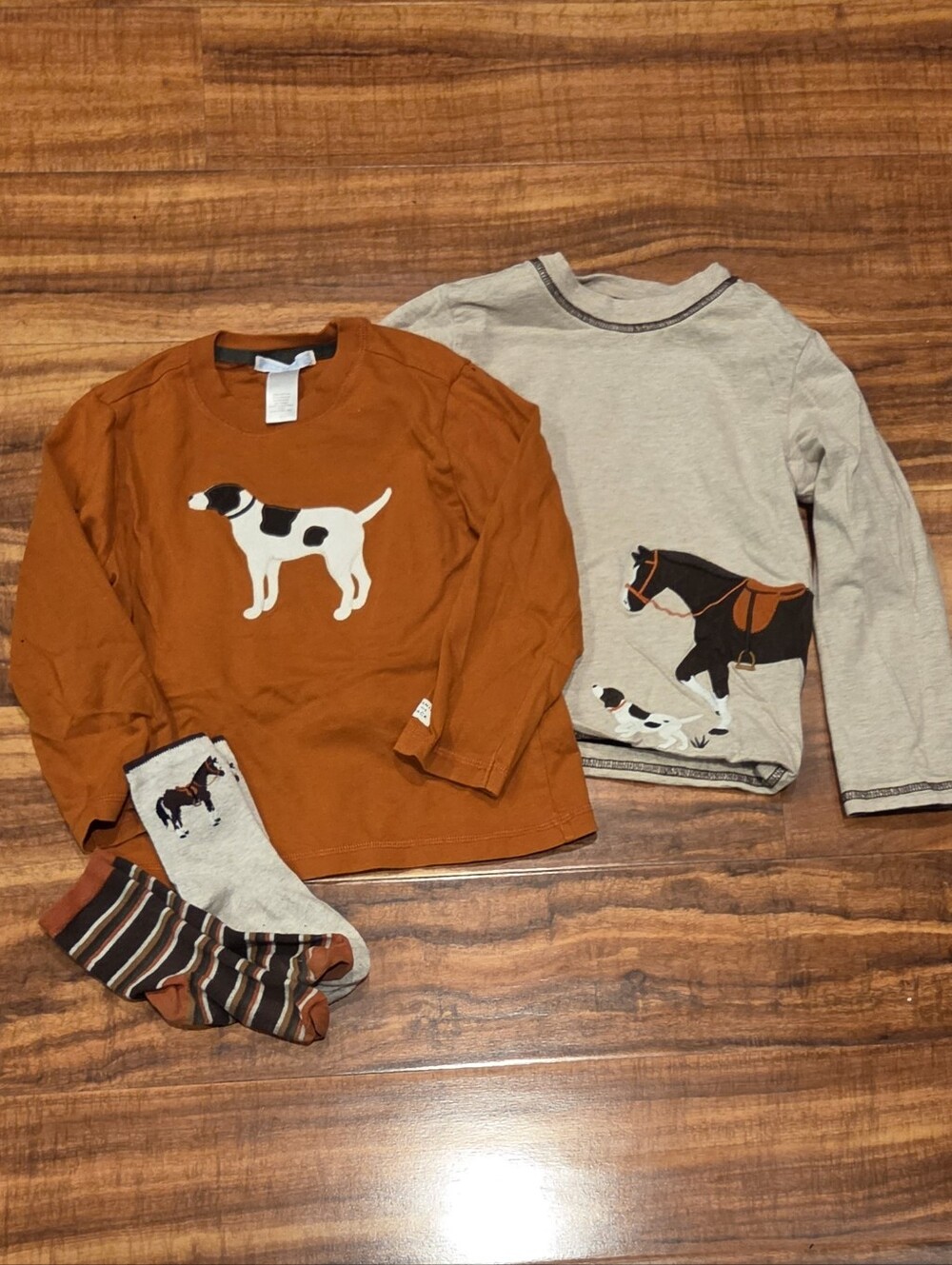 Janie and Jack EUC 2T Orange Dog Top, Reversible Horse Top and Socks (2)